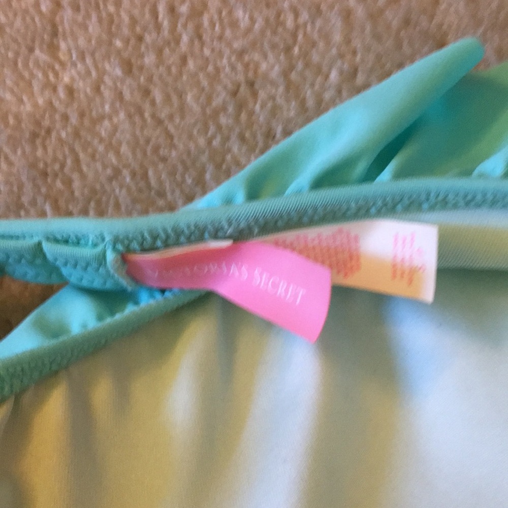 Victoria Secret bikini - Picture 3 of 3